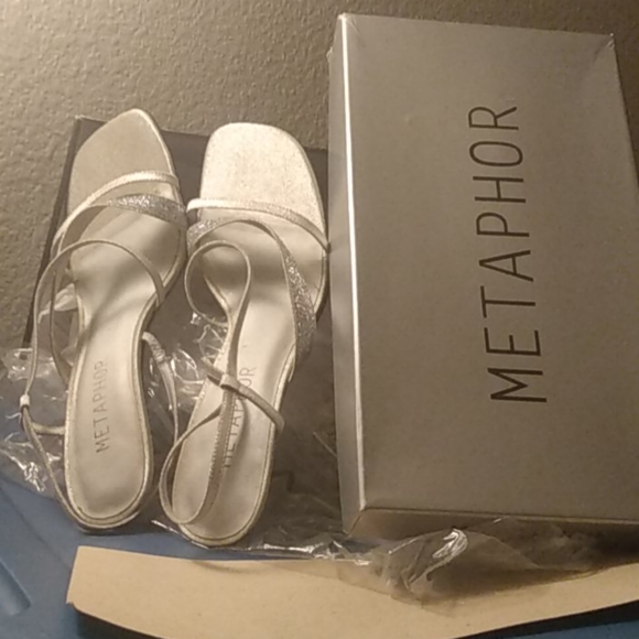 Shoes - Picture 4 of 4